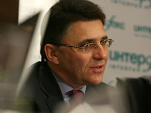 Новость на разных платформах. Александр Жаров представляет доклад экспертов о будущем СМИ